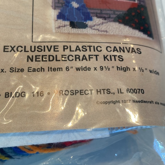 NIP & Vintage 1987 Needlecraft - XMAS Toy Store - Picture 3 of 5